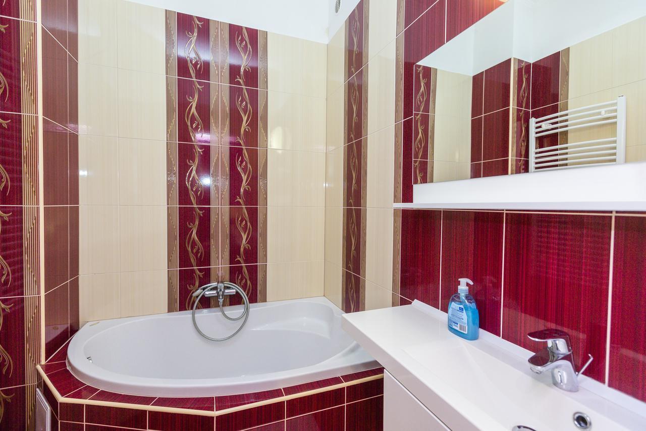 Almafa Apartmanhaz 埃格尔 外观 照片