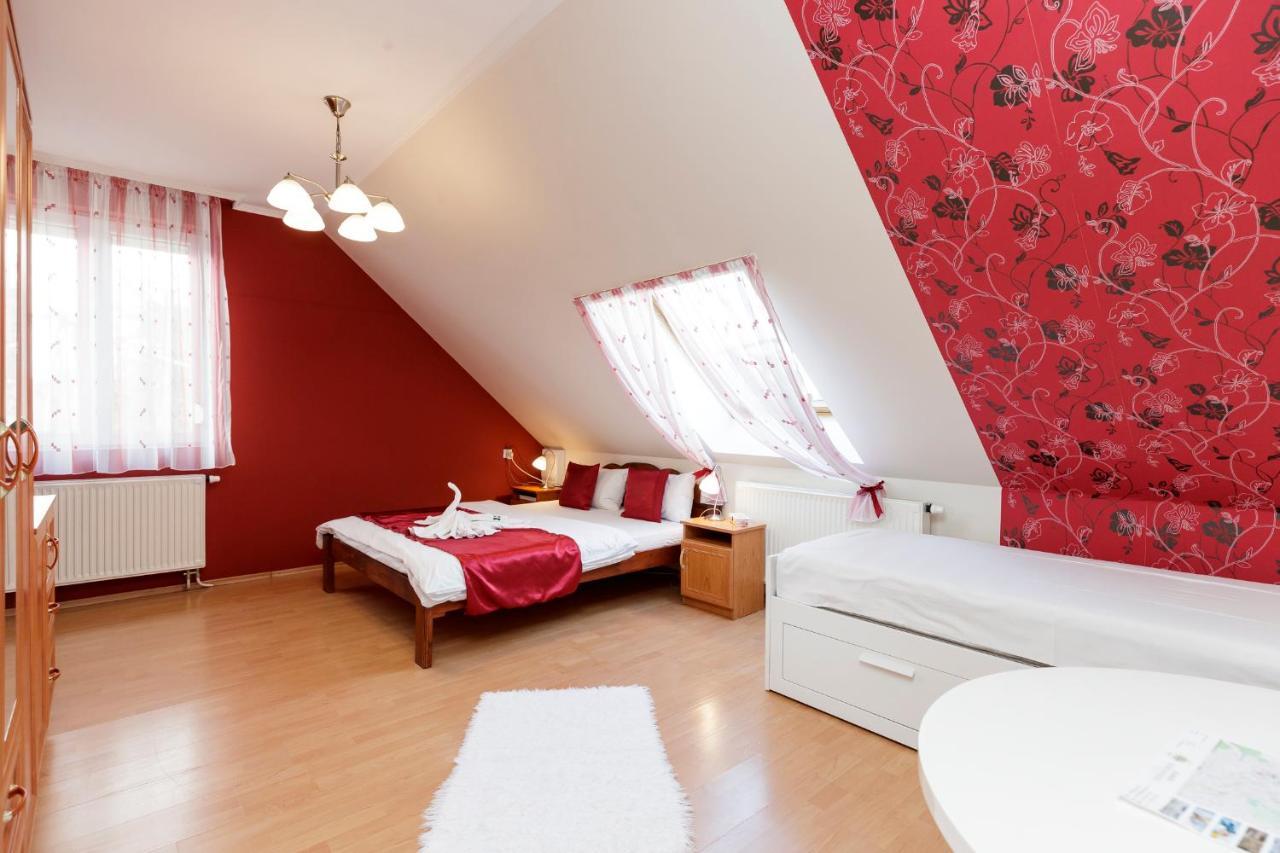 Almafa Apartmanhaz 埃格尔 外观 照片