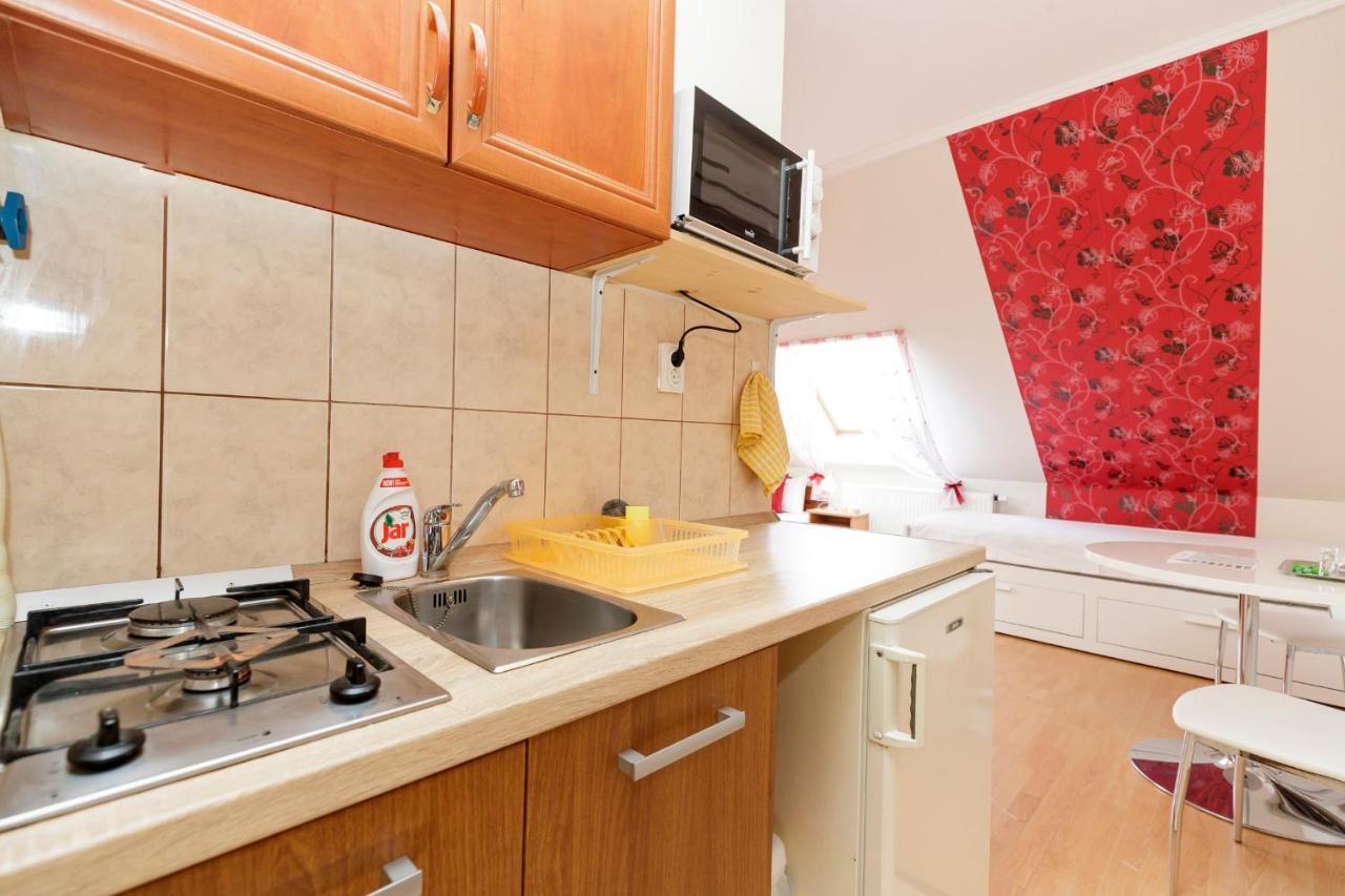 Almafa Apartmanhaz 埃格尔 外观 照片