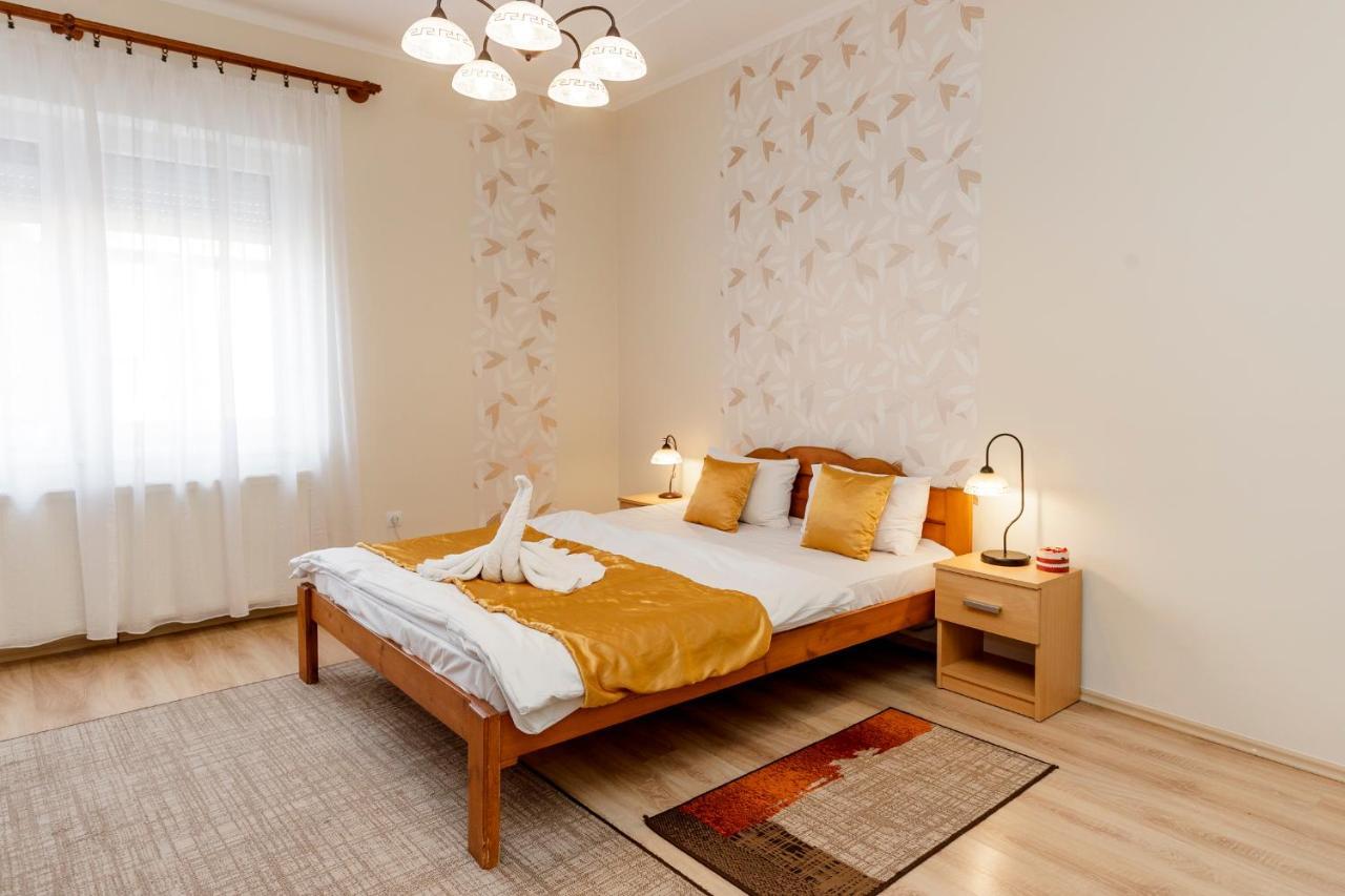 Almafa Apartmanhaz 埃格尔 外观 照片