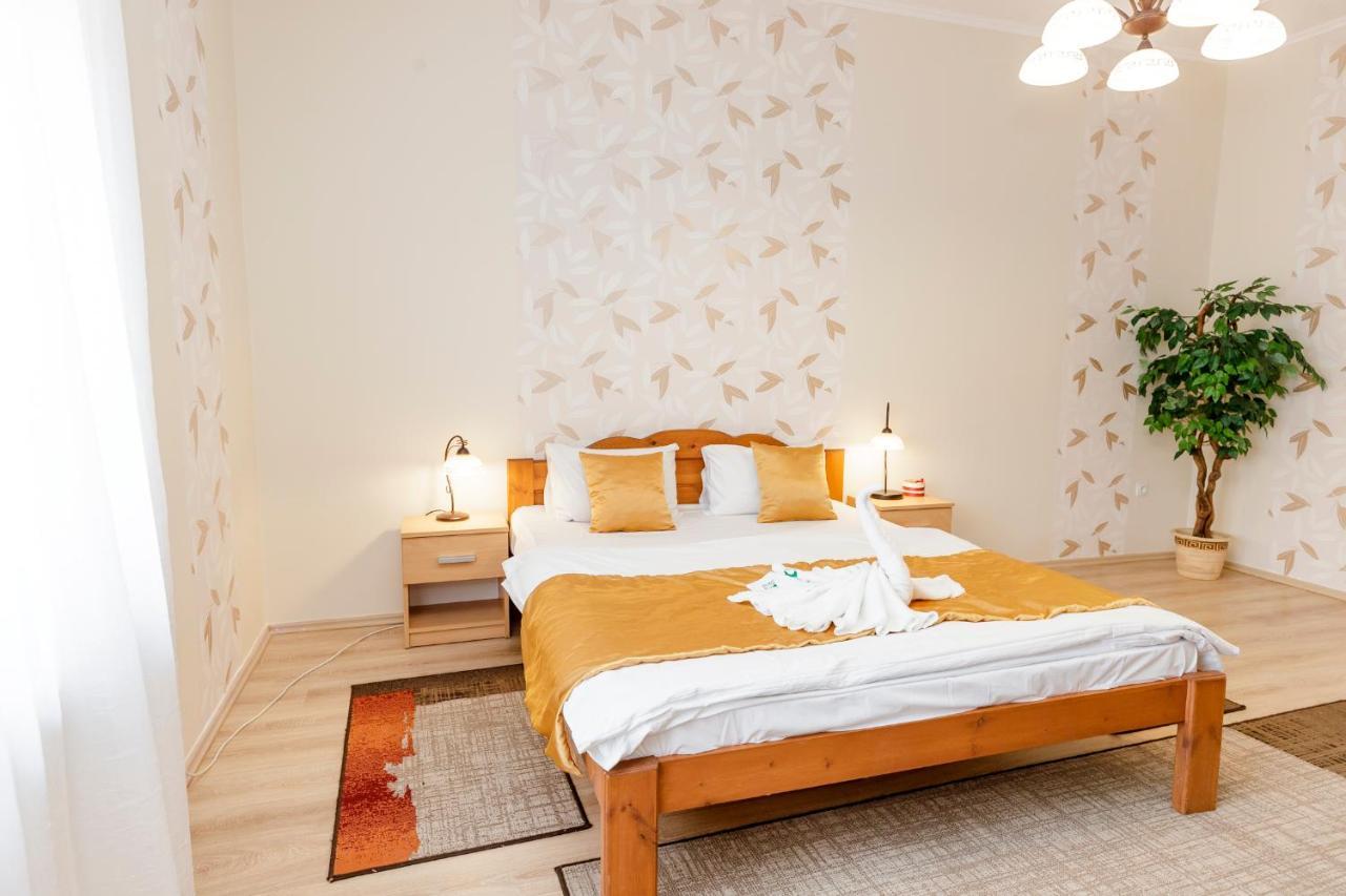 Almafa Apartmanhaz 埃格尔 外观 照片